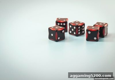 随机性博弈的本质：欧赔视角下的牌九与彩票科学解读